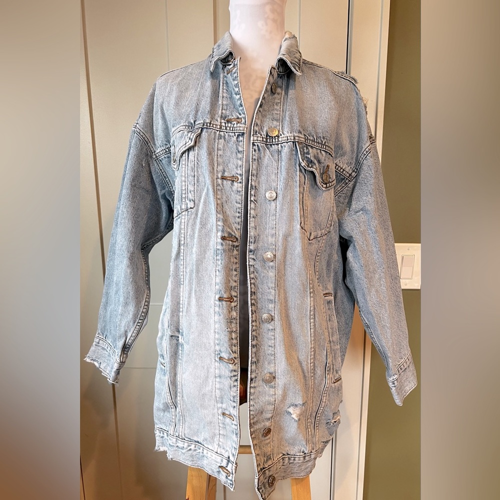 ￼ American Eagle light denim jacket. Size L